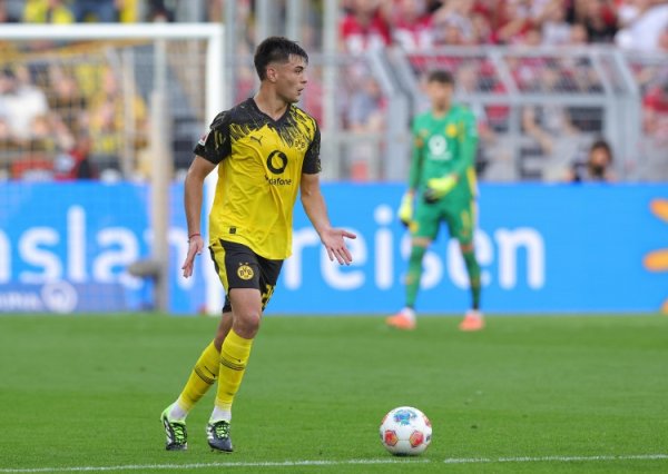 Anselmino: Người hâm mộ Dortmund rất nhiệt tình, lời khen ngợi của Kovac