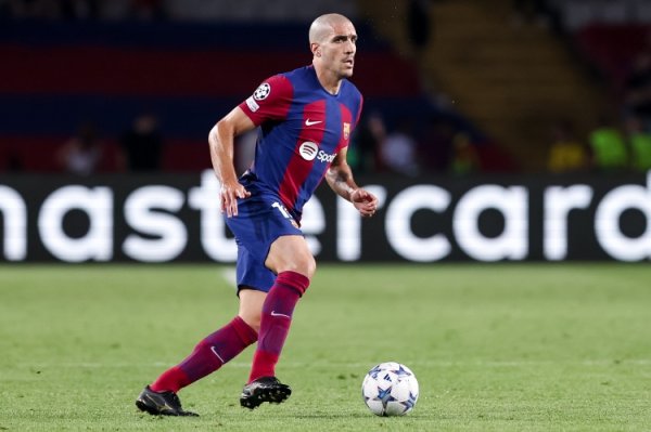 Như: Barcelona đã chấm dứt hợp đồng với Romeu vào ngày 28 tháng 8, nhưng không có thông báo chính th
