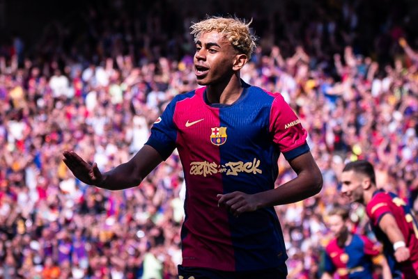 17 mục tiêu và 15 kiến ​​tạo, Yamal trực tiếp tham gia 32 bàn thắng cho Barcelona và Tây Ban Nha vào