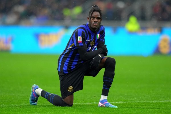 MITI: Tiếp theo chống lại Juventus, Zivo vẫn đang xem xét liệu có nên làm cho Akanji hay Bissek bắt 