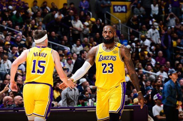 Reeves: Ngay cả khi LeBron nghỉ hưu sáu năm trước, anh ấy vẫn là con dê, và anh ấy vẫn tiếp tục chơi