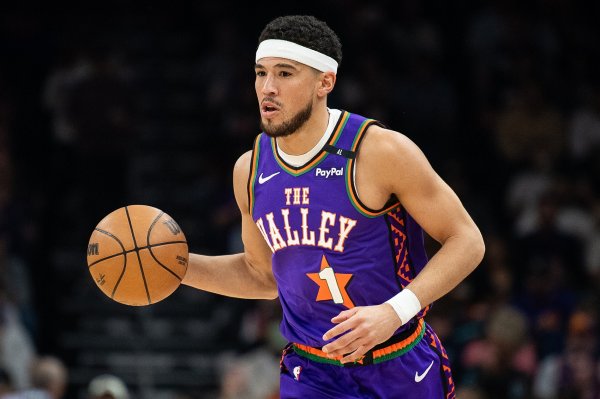 Booker: Tôi rất háo hức được trở lại vòng playoff. Là người lãnh đạo tôi phải chịu trách nhiệm