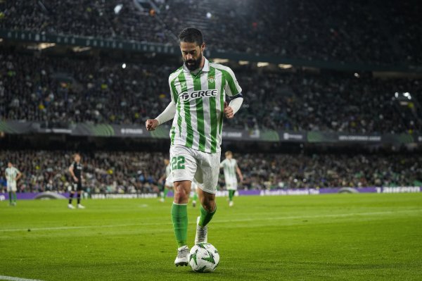 Marca: Betis chưa ấn định thời gian cho Isco trở lại nhưng dự kiến ​​anh sẽ trở lại thi đấu vào tháng 11