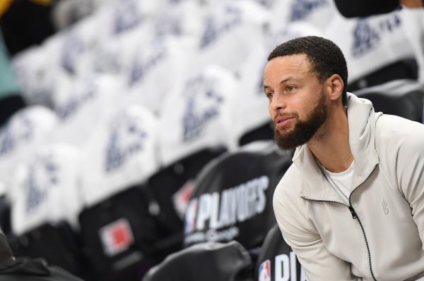 Curry ghi 35+ điểm lần thứ 90 sau khi bước sang tuổi 30, đứng thứ hai trong lịch sử&, chỉ sau Jordan 3 lần