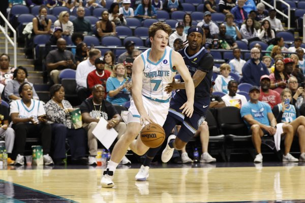 [Tân binh] Lựa chọn số 4 của Hornets ghi được 19 điểm trên 7 trên 15%. Lựa chọn số 4 của Hornets ghi