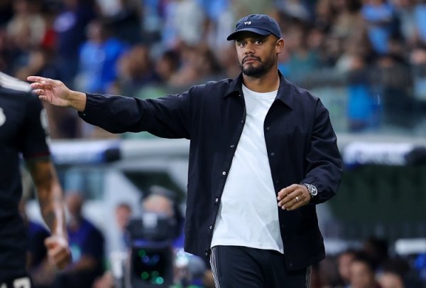 Kompany: Hupa là thành viên không thể thiếu của đội, anh ấy rất giỏi và rất hạnh phúc ở đây