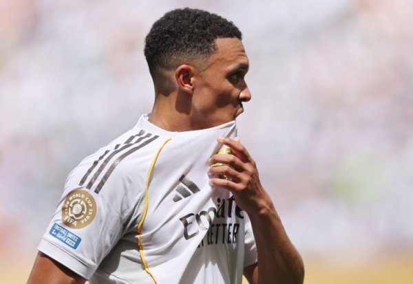 Thames: Tiếng Tây Ban Nha của Arnold ngày càng tốt hơn và anh vẫn giữ liên lạc với các đồng nghiệp c