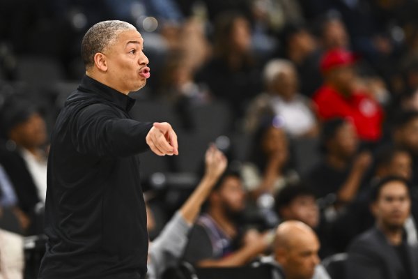 3 thắng và 3 thua! Ghi chú của Ship: Đội bắt đầu mùa giải với một lịch thi đấu thoải mái và hầu hết 