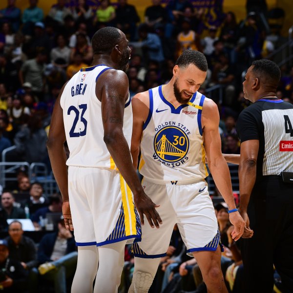 Bình luận: Warriors thua thêm một trận sân khách nữa và sẽ chơi thêm 5 trận sân khách liên tiếp. Ngh