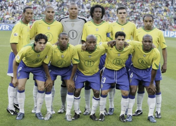 Đội hình 11 đội tuyển Brazil 20 năm trước: Kaka, Ronaldinho, Ade... đánh bại Argentina 4-1