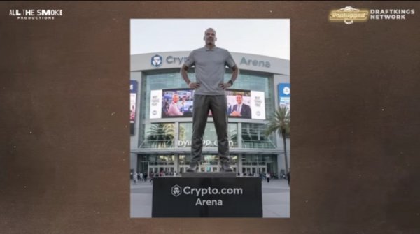 Nó có thực sự đáng giá không? Bayer: Tôi nghe nói Lakers sẽ dựng tượng Harrison trước sân nhà của họ