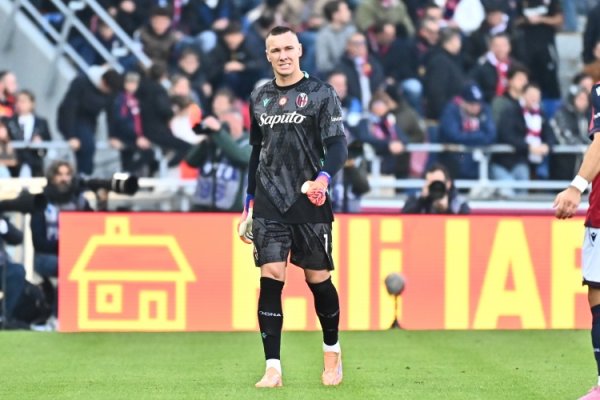 Thủ môn Bologna: Thủ môn phải có khả năng cứu thua. Việc mất bóng mỗi khi anh ấy thực hiện cú sút là