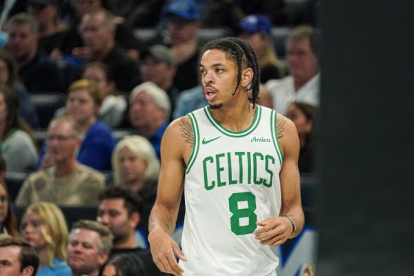 Tuyệt vời! Minot đã ghi được 12 điểm trong vòng chưa đầy 2 phút trong hiệp hai với ba con trỏ và cú 