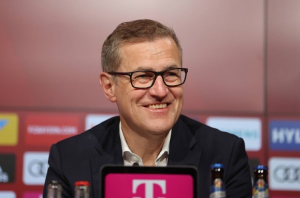 Phát biểu sau trận của CEO Bayern: Thua bây giờ còn hơn thua ở vòng loại trực tiếp, cuối tuần chúng ta tập hợp lại