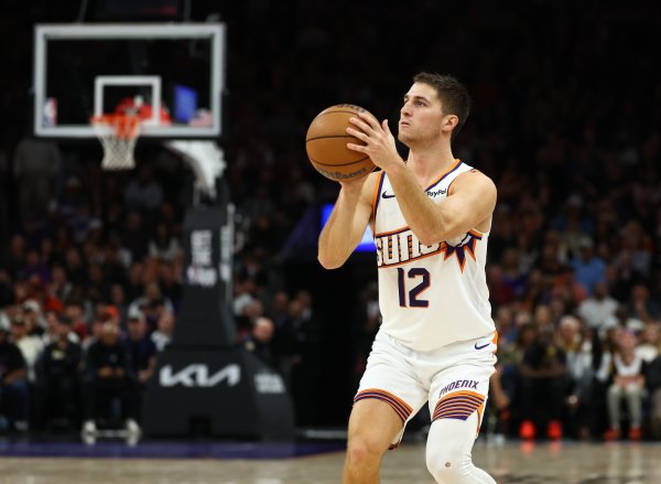 Booker: Tầm ảnh hưởng của Gillespie là rất quan trọng và anh ấy đã làm rất tốt việc bảo vệ Westbrook. Anh ấy tập luyện chăm chỉ mỗi ngày.